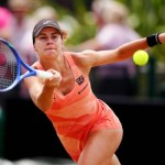 Burza przerwała zacięty pojedynek Linette z Pegulą