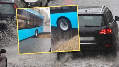Burza sieje spustoszenie. Trolejbus zawisł nad zapadliskiem
