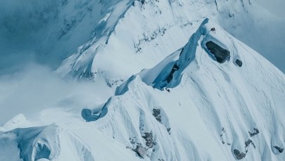 Burza śnieżna odcięła drogę turystom. Trwa akcja ratunkowa na zboczach Mount Everestu