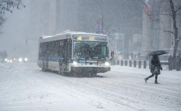Burza śnieżna w natarciu. Milion odbiorców w USA bez prądu