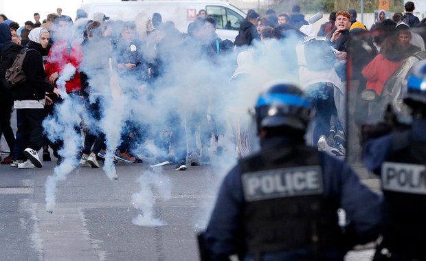Burza we Francji: Służby w ogniu krytyki za działania wobec protestujących uczniów. Rząd ich broni