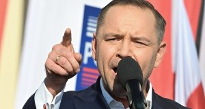 Burza wokół Nawrockiego. Kaczyński i Tusk zabrali głos