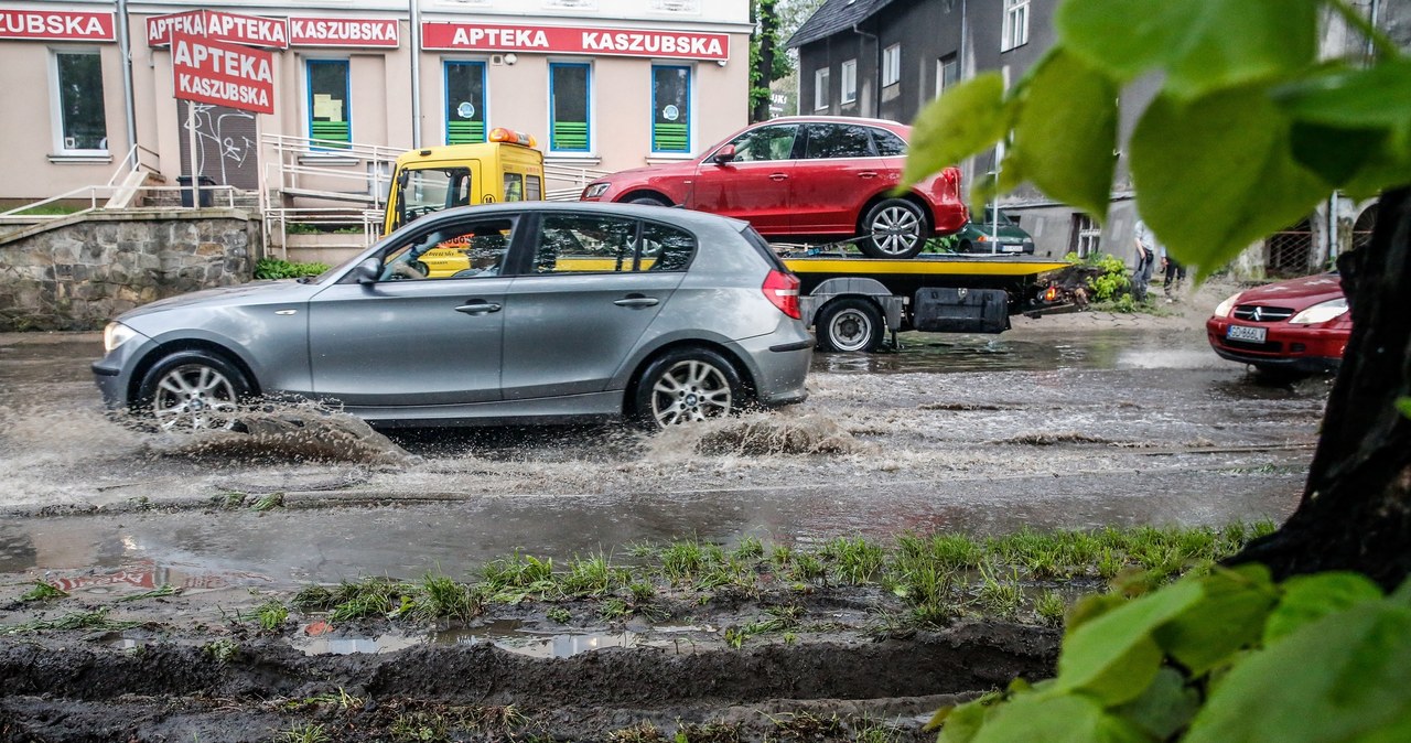 Burza z gradem przeszła wczoraj w wielu rejonach Polski. Na zdjęciu podtopione ulice w Gdańsku. Fot. Karolina Misztal / Reporter /Informacja prasowa