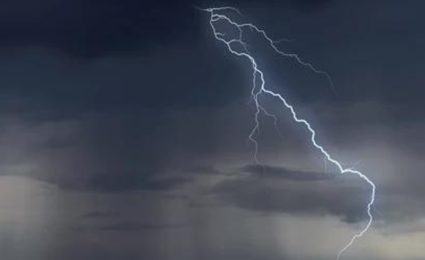 Burze i grad. IMGW wydał alerty