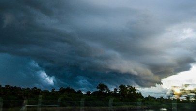 Burze i grad. Ostrzeżenie dla dziesięciu województw