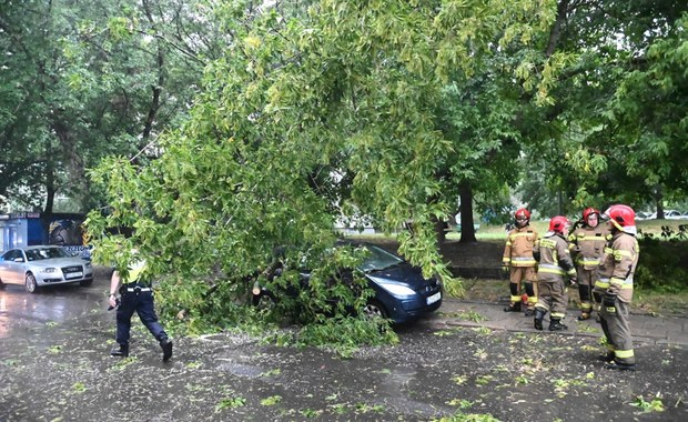 Burze i nawałnice nad Polską. Strażak porażony piorunem, ewakuowane obozy harcerskie 