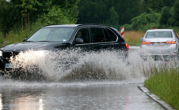 Burze i opady deszczu z gradem przechodzą przez Polskę 