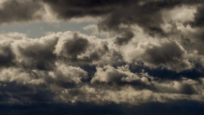 Burze i powodzie we Francji. Zerwane dachy, powywracane drzewa