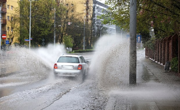 Burze i ulewy. IMGW wydał ostrzeżenia [MAPY POGODOWE]
