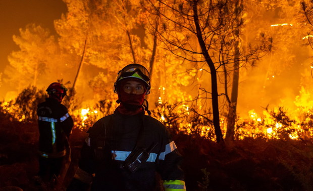 Burze i ulewy mają pomóc polskim strażakom w walce z pożarami we Francji