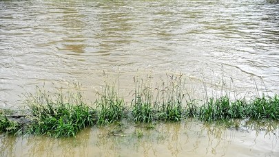 Burze i ulewy nad Polską. Podtopione Brzeziny, alarm przeciwpowodziowy w Kłodzku