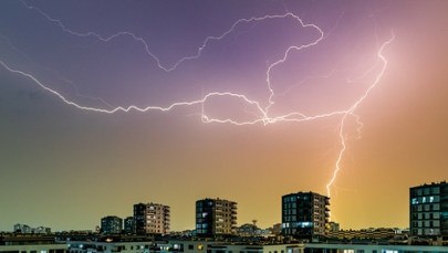 Burze, możliwe podtopienia. Alert dla mieszkańców 10 województw
