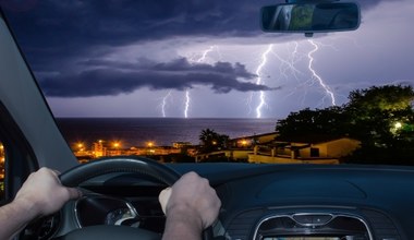 Burze nad Polską. Co się stanie, gdy w samochód uderzy piorun?