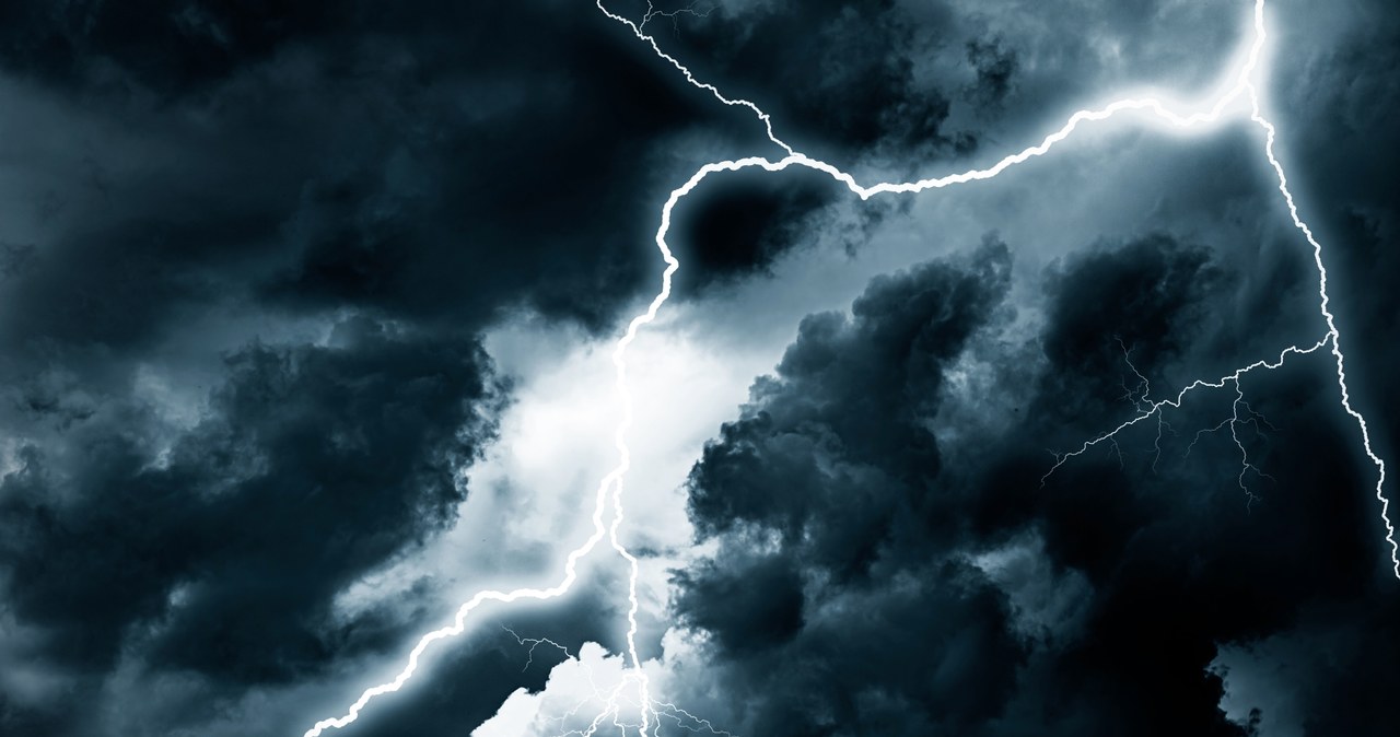 Burze śnieżne i wyładowania atmosferyczne. Co czeka Polskę w najbliższych dniach? /123RF/PICSEL