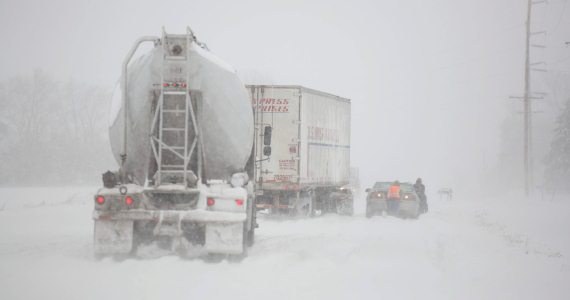 Burze śnieżne nawiedziły południową część USA /JEFFREY PHELPS  /PAP