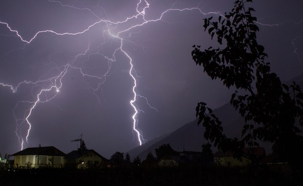 Burze z gradem i silny wiatr! Są alerty IMGW 