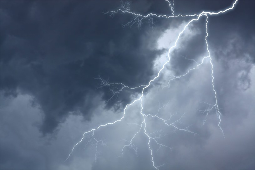 Burze z gradem prognozowane są w południowo-wschodniej części Polski /123RF/PICSEL