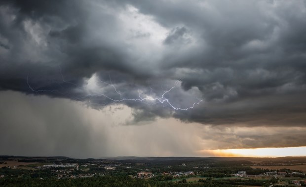 Burze z opadami gradu w Wielkopolsce. Synoptycy ostrzegają