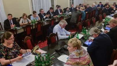 Burzliwe nocne obrady komisji ws. projektu ustawy o TK autorstwa PiS