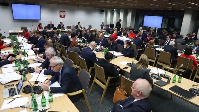 Burzliwe obrady komisji sprawiedliwości. Nad ranem przyjęto ustawę dyscyplinującą sędziów