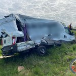 Bus wjechał pod szynobus. Jedna osoba trafiła do szpitala