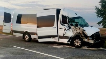 Bus z dziećmi zderzył się z ciężarówką. Cztery osoby ranne