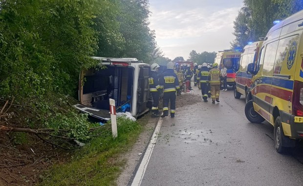 Bus z młodzieżą wpadł do rowu. Są poszkodowani