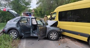 Bus zderzył się z osobówką. Dzieci wśród poszkodowanych