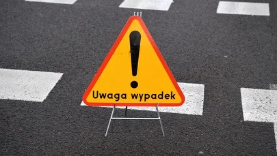 Bus zderzył się z osobówką w Zagórzu. Zginął 24-latek, jest wielu rannych