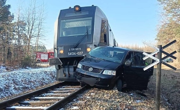 Bus zderzył się z szynobusem. Niebezpieczna sytuacja na Lubelszczyźnie