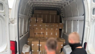 Busem przewoził kontrabandę, kolce w skrytkach miały zatrzymać pościg