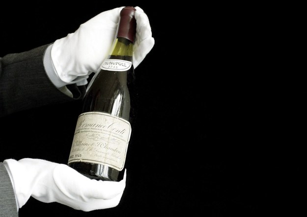 Butelka prawdziwego Romanee-Conti osiąga cenę nawet 9 tys. euro. /MARTIAL TREZZINI /PAP/EPA