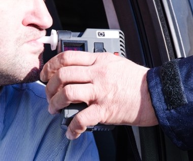 Butelka wódki i prośba o dmuchnięcie za niego. Bulwersujące kulisy zatrzymania pijanego prokuratora