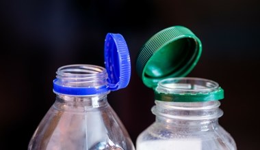 Butelki z nowymi nakrętkami od lipca obowiązkiem. Wiemy, co sklepy zrobią ze starymi