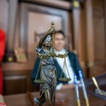 but Butem w sędziego. Prawnik wybuchł na sali sądowej