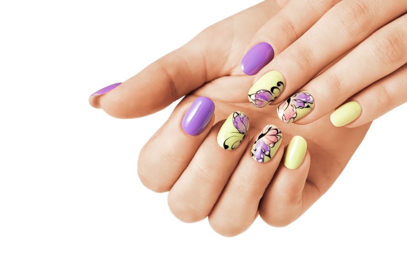 Butterfly mani to jeden z najgorętszych trendów w stylizacji paznokci /123RF/PICSEL