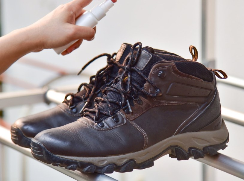 Buty będą wyglądać jak nowe. Zacieki z soli znikną w mig