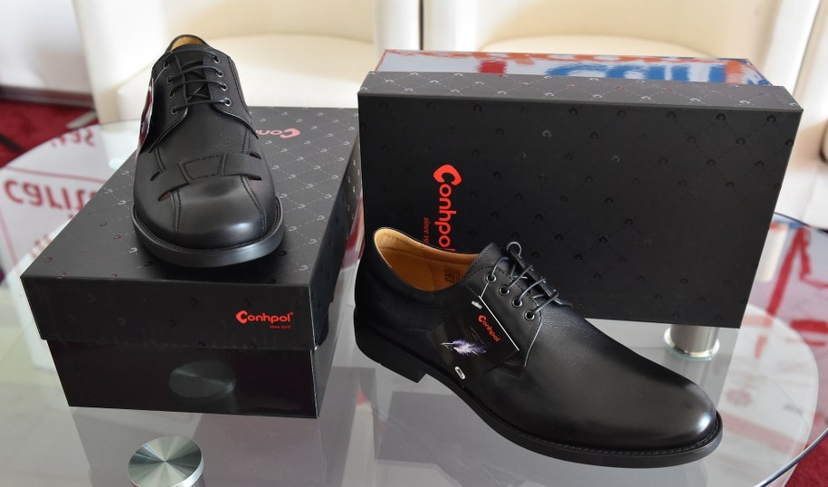 Buty dla papieża Franciszka /PAP/Jacek Bednarczyk /PAP