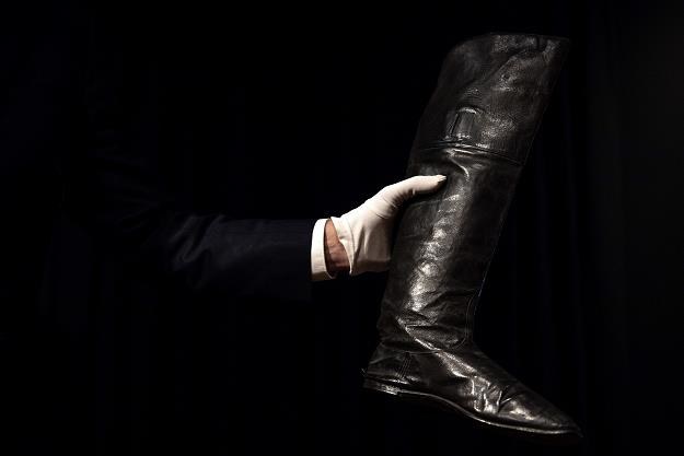 Buty Napoleona zostały sprzedane na aukcji w Paryżu /AFP