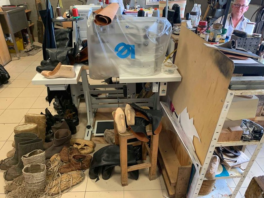 Buty z różnych epok z teatralnej pracowni szewskiej, Teatr Polski w Warszawie /Fot. Marcelina Szuniewicz /RMF FM