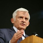 Buzek: Oburzająco krótki czas pracy Sejmu nad zmianami w OFE