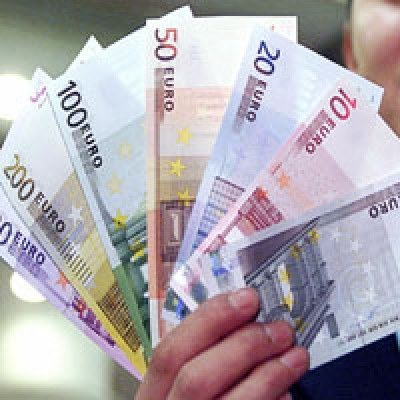 By przyjąć euro musimy zmienic konstytucję /AFP