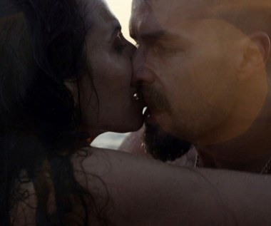 By zrealizować cel, Bela musi wkupić się w łaski zaufanych ludzi z zarządu mafii: Żywego (Piotr Stramowski), Milimetra (Tomasz Oświeciński), Cienia (Sebastian Fabijański) i Siekiery (Aleksandra Popławska). 