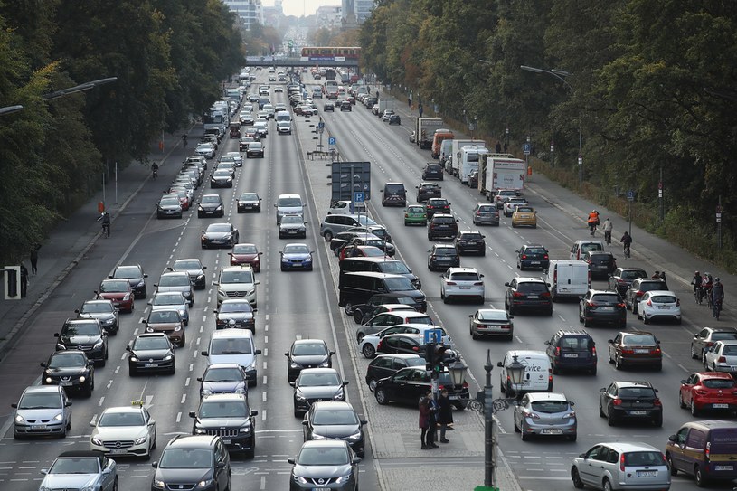 Być może 10 mln samochodów  jeździ po niemieckich drogach nielegalnie /Getty Images