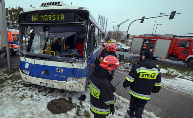 Bydgoszcz: 7 osób rannych w wypadku autobusu