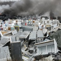 Pożar składowiska zużytego sprzętu AGD w Bydgoszczy