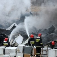 Pożar składowiska zużytego sprzętu AGD w Bydgoszczy