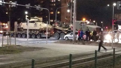 Bydgoszcz: Wojskowa kolumna zderzyła się z osobówką