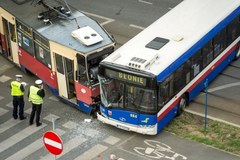 Bydgoszcz: Zderzenie autobusu z tramwajem