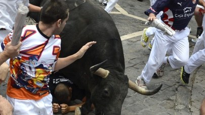 Byki wzięły na rogi dwie osoby. Wpadły w przewracający się tłum 